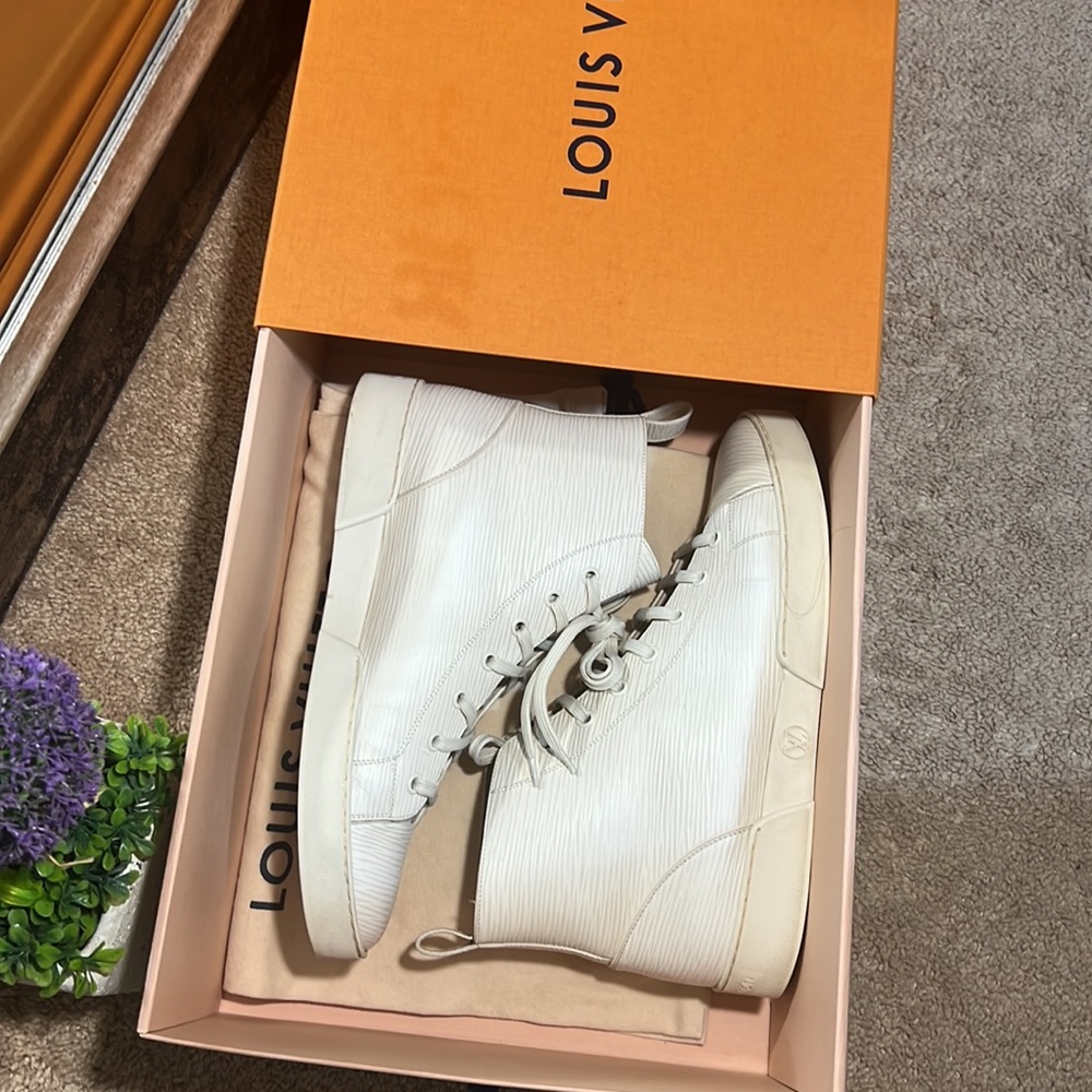 LOUIS VUITTON EPI MATCH UP SNEAKERS WHITE size 7 TV $1200